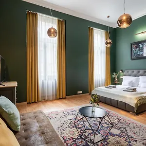 Daire The Pearl Of The Heart Of, Budapeşte