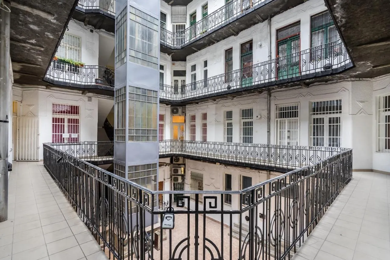 Bpr Rainbow Design Apartments Budapest