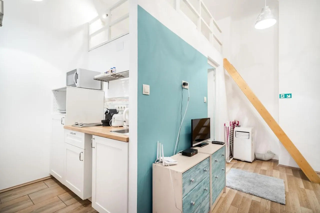 Bpr Rainbow Design Apartments Budapest