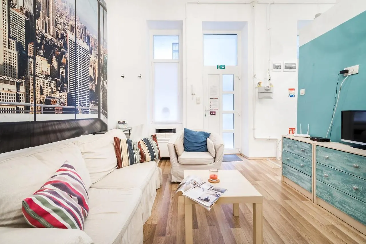 Bpr Rainbow Design Apartments Budapest Hungary