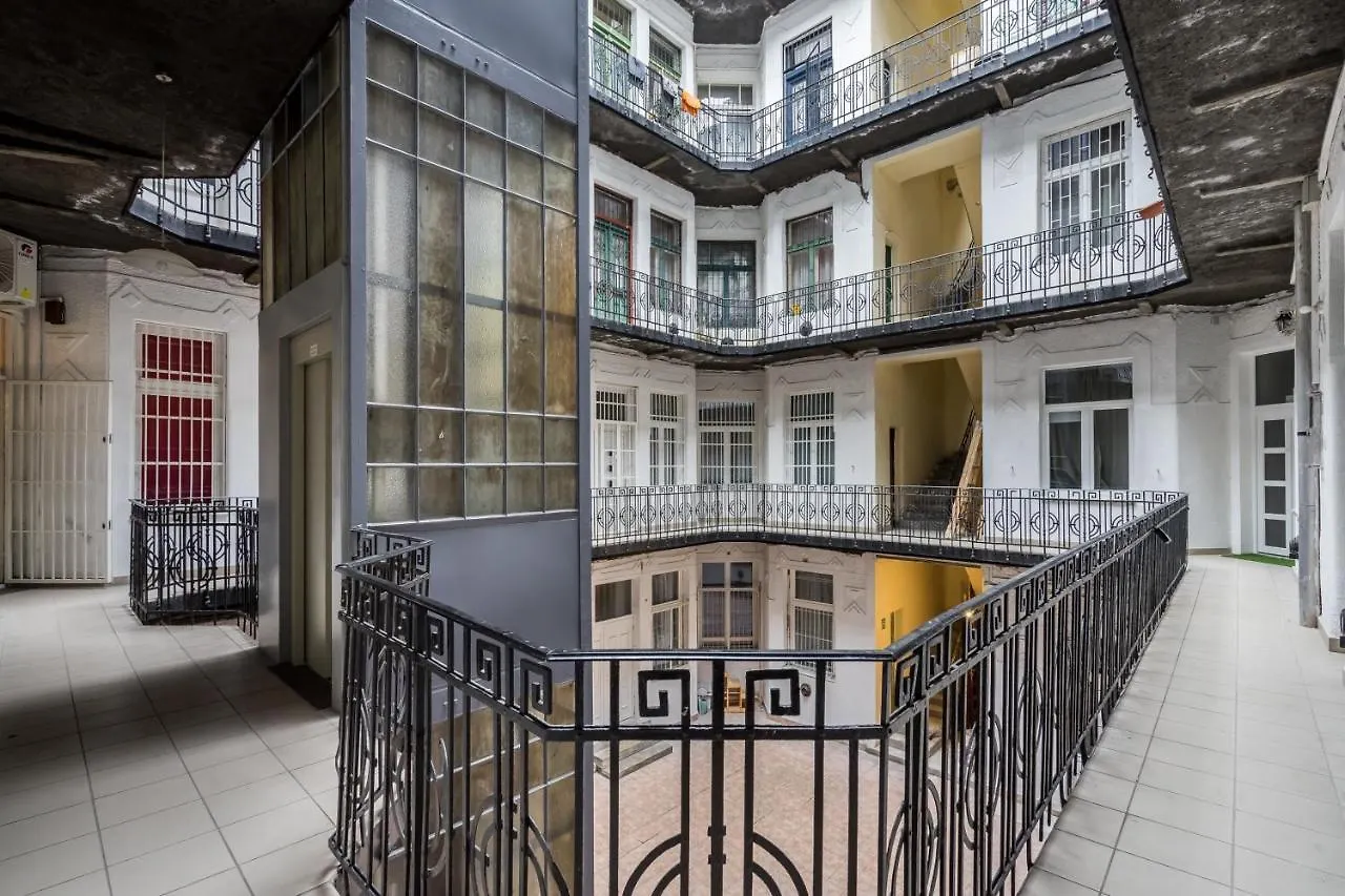 Bpr Rainbow Design Apartments Budapest