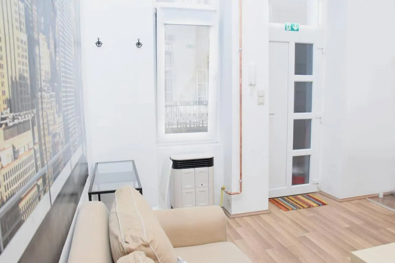 Bpr Rainbow Design Apartments Budapest Hungary